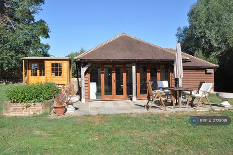 2 bedroom bungalow to rent - Blackgate Lane, Pulborough, RH20