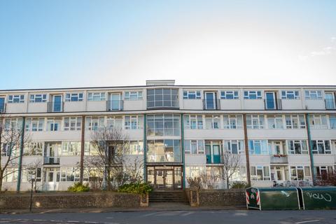 2 bedroom flat to rent, Buckingham Lodge, Buckingham Place BN1