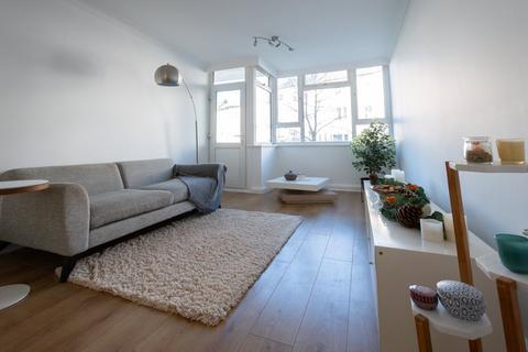 2 bedroom flat to rent, Buckingham Lodge, Buckingham Place BN1