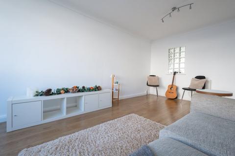 2 bedroom flat to rent, Buckingham Lodge, Buckingham Place BN1