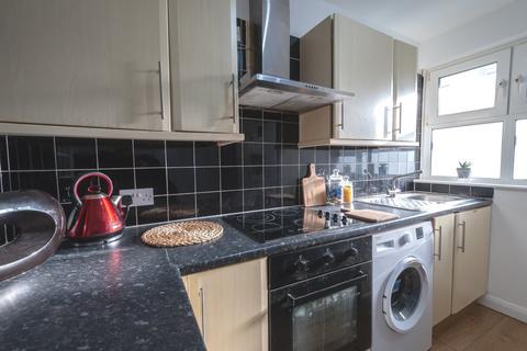 2 bedroom flat to rent, Buckingham Lodge, Buckingham Place BN1