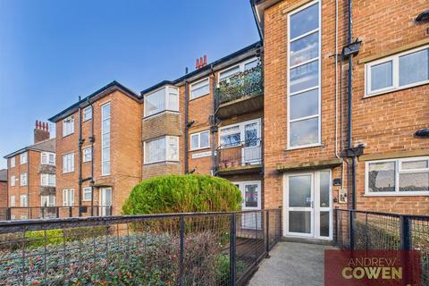 2 bedroom apartment for sale - North Leas Avenue, Scarborough YO12