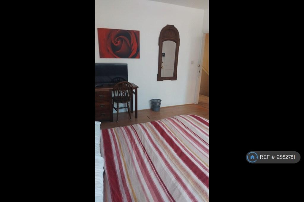 Desk With Chair And Smart Tv