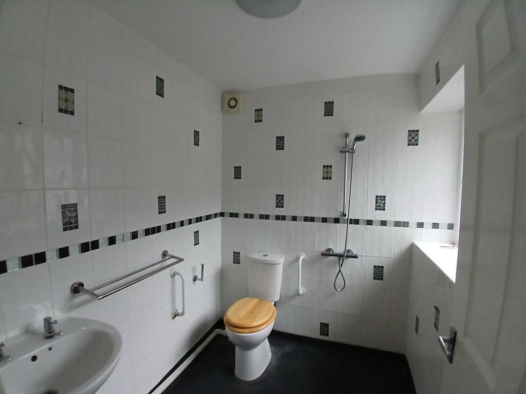 Shower Room.jpg
