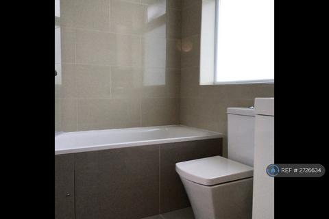 3 bedroom maisonette to rent, Russell Lane, London, N20