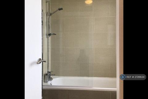 3 bedroom maisonette to rent, Russell Lane, London, N20