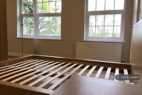 3 bedroom maisonette to rent, Russell Lane, London, N20