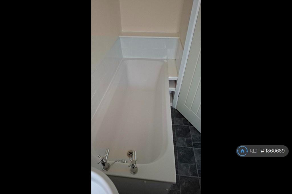 Main Bathroom 1