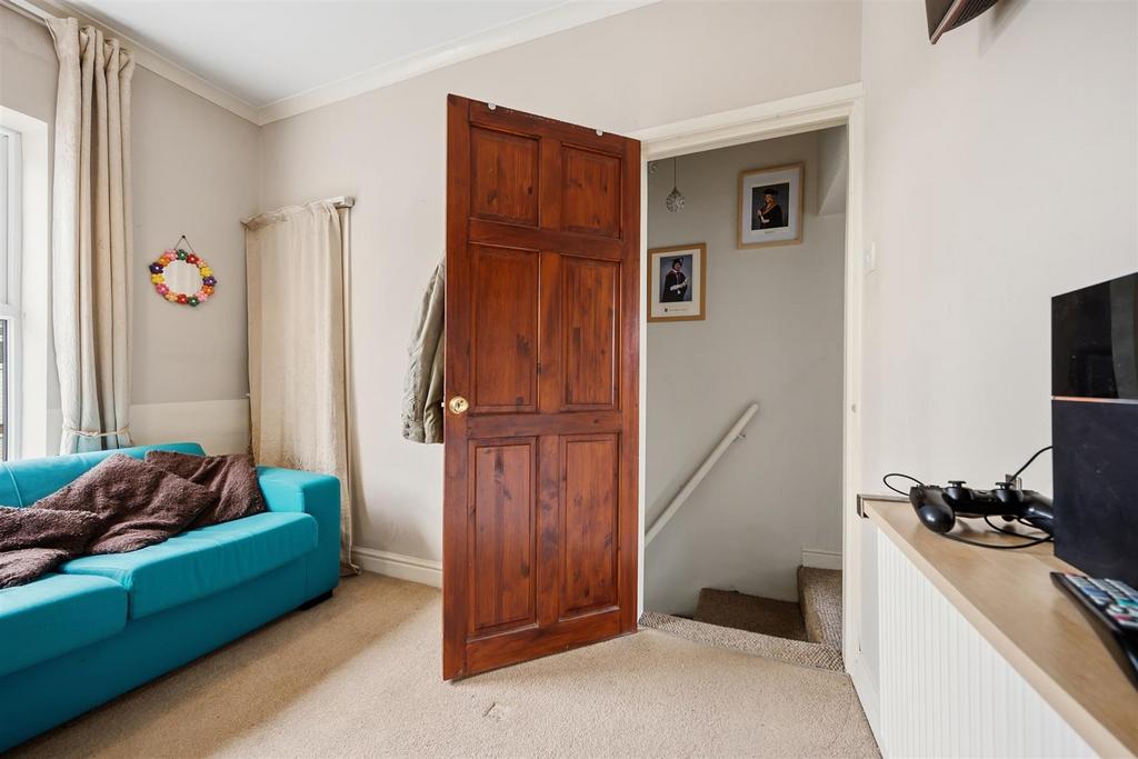 Bedroom One to landing.jpg