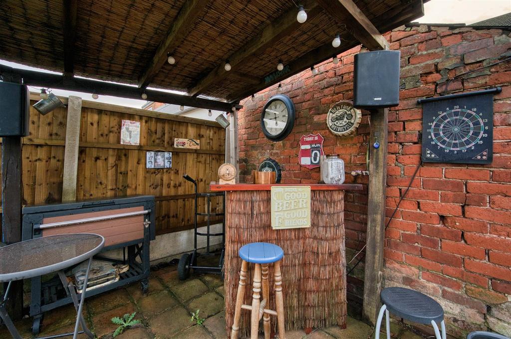 Garden bar.jpg