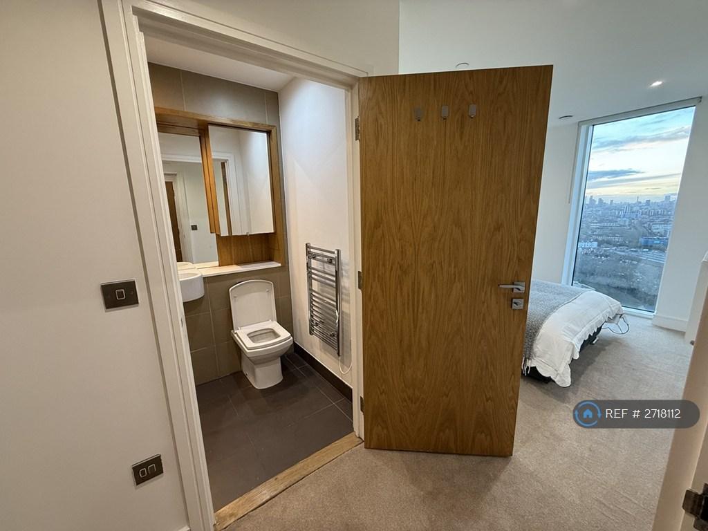Ensuite Bathroom Room 2