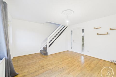 3 bedroom semi-detached house for sale, Cobham Walk, Leeds