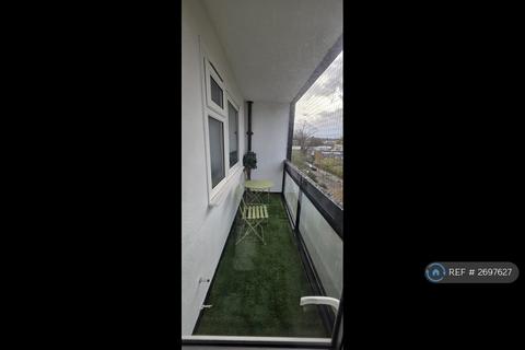 3 bedroom flat to rent, Crownstone Road, London, SW2