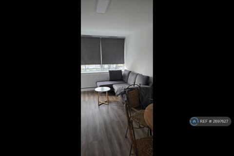 3 bedroom flat to rent, Crownstone Road, London, SW2