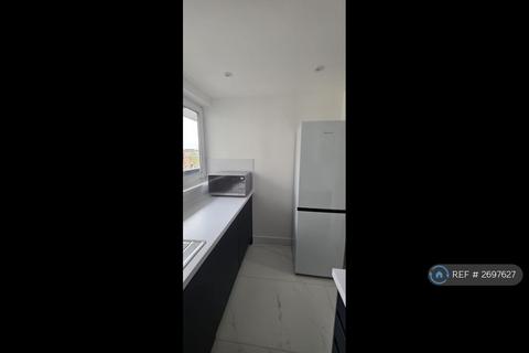 3 bedroom flat to rent, Crownstone Road, London, SW2