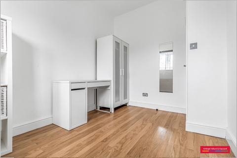 undefined, Sutton Road, London, N10