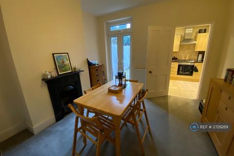 2 bedroom semi-detached house to rent, Exchange Road, West Bridgford, Nottingham, NG2