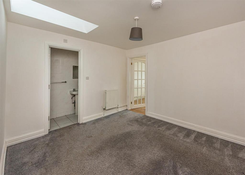 Jackanory Cottage-bed1.jpg
