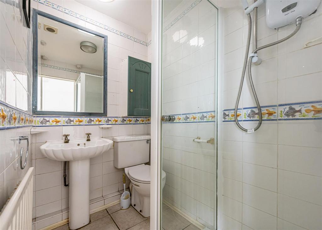Jackanory Cottage-bed2 shower room.jpg