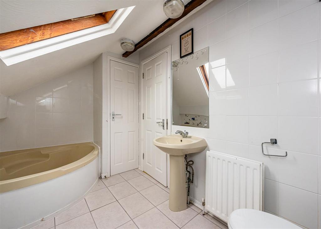 Jackanory Cottage-bathroom.jpg