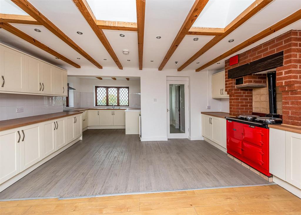 Jackanory Cottage-kitchen1.jpg