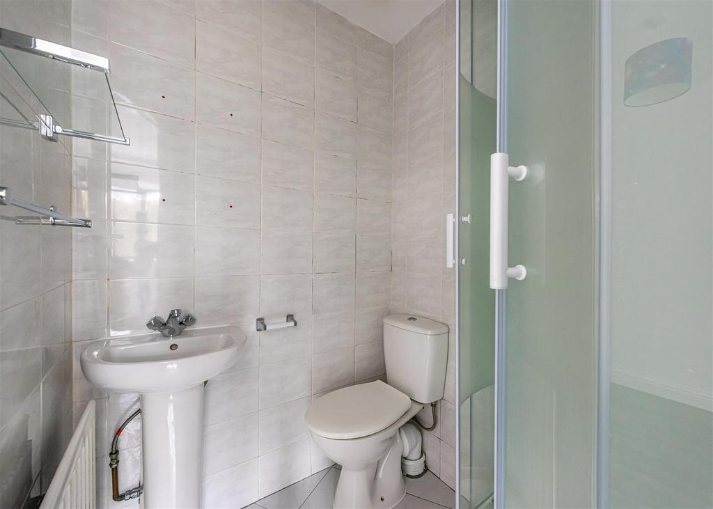 Jackanory Cottage-bed3 ensuite.jpg