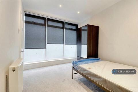 2 bedroom flat to rent, Portland Road, Croydon, SE25