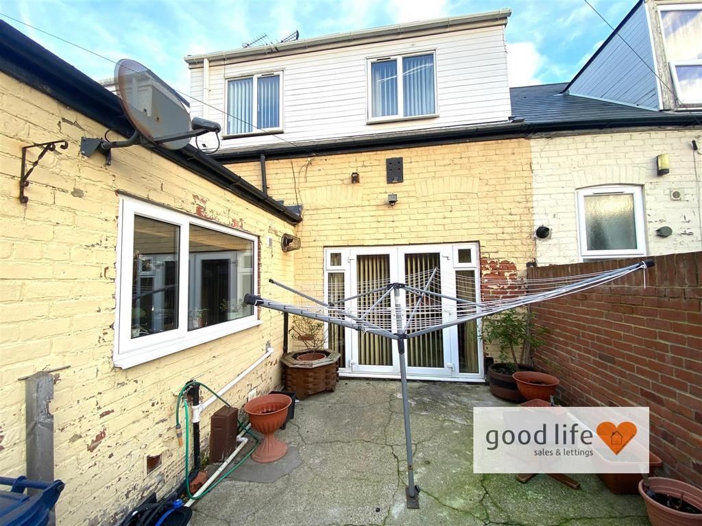 20251213 133212034 i OS98hastingsstreet.jpg