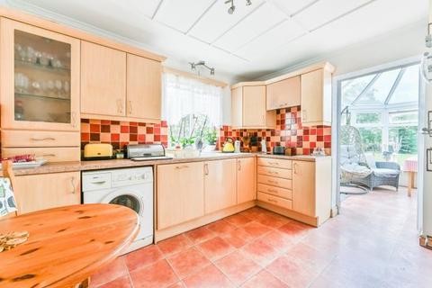 6 bedroom detached house for sale, Brigstock Road, Thornton Heath, Surrey, CR7