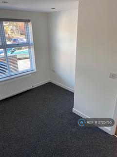 2 bedroom flat to rent, Cricklade Road, Swindon, SN2
