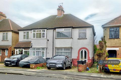 3 bedroom semi-detached house to rent, Beavers Lane, Hounslow, TW4