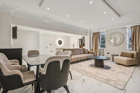 3 bedroom flat to rent, Lancaster Gate, London, W2.