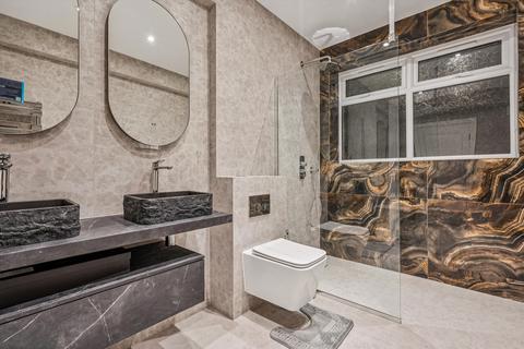 3 bedroom flat to rent, Lancaster Gate, London, W2.