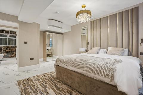 3 bedroom flat to rent, Lancaster Gate, London, W2.