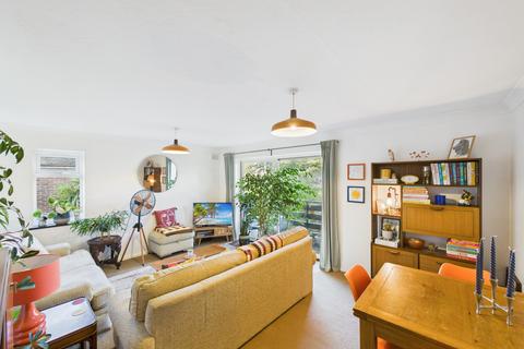 2 bedroom flat to rent, Glenbyrne Lodge, 38 Albemarle Road, Beckenham, Kent, BR3