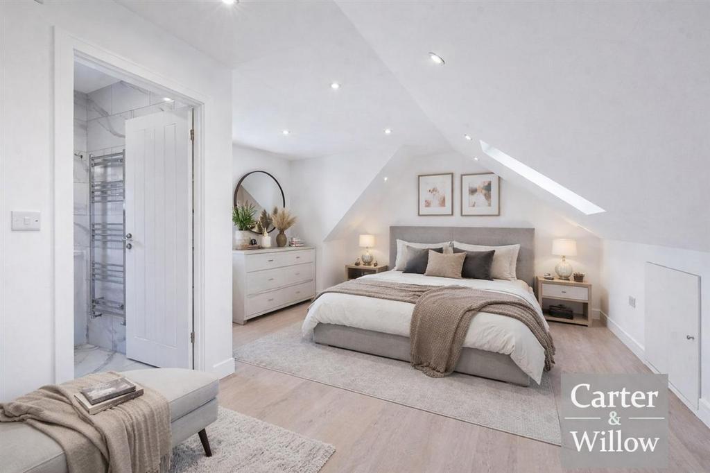 Bedrooom/ loft room
