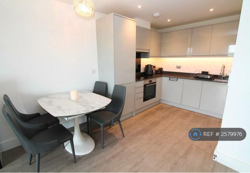 ?? Kitchen With Built-In Appliances
