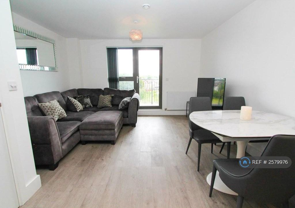 ?? Bright Living Area