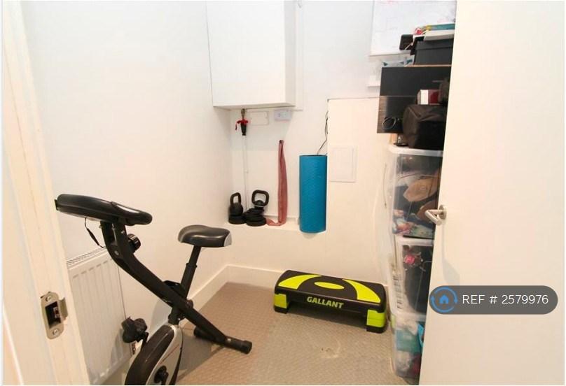 ?? Walk-In Storage Room