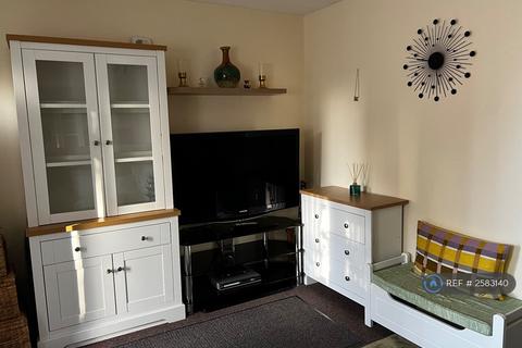 1 bedroom flat to rent, Opsrey Close, Wanstead, E11