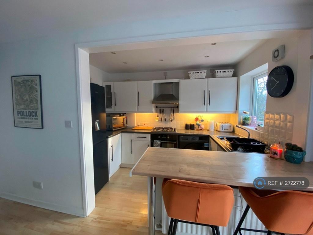 Kitchen / Breakfast Bar