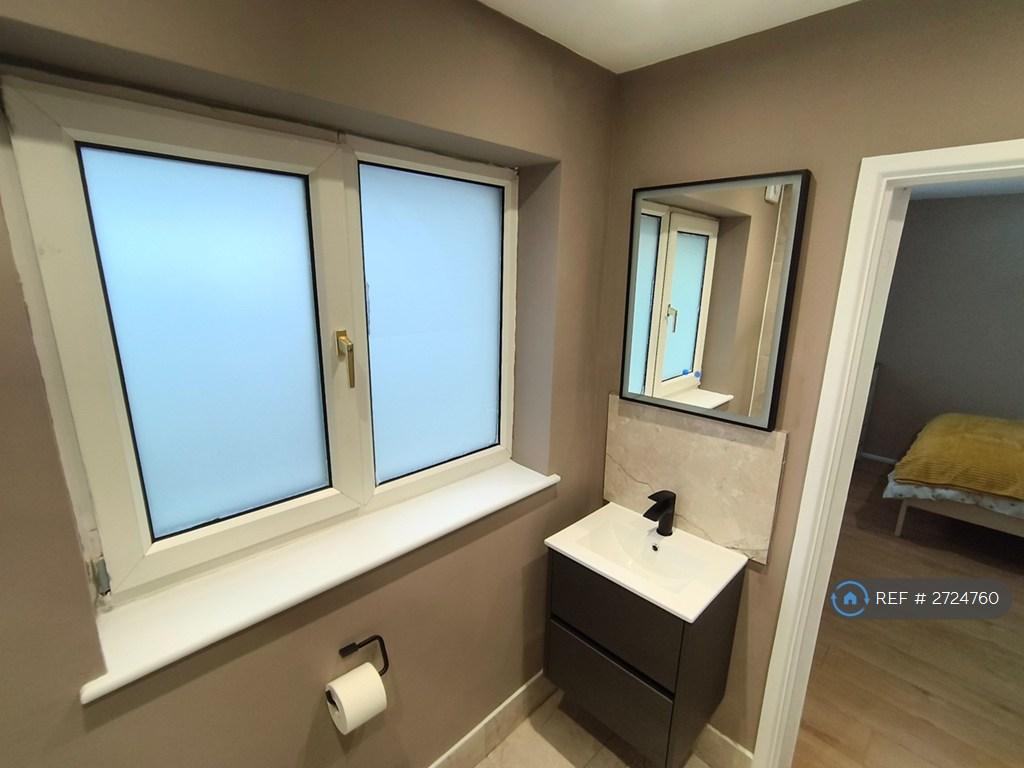En Suite Bathroom