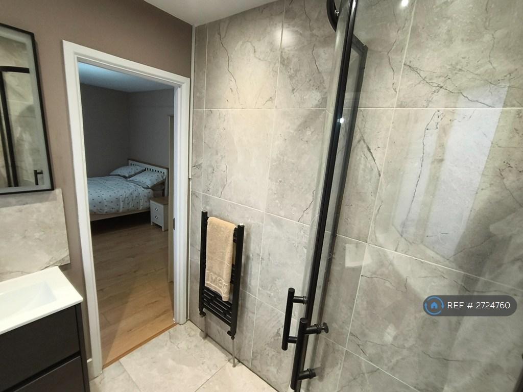 En Suite Bathroom