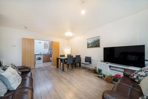 3 bedroom flat to rent, Barking Road, London E16