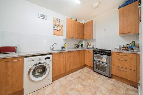 3 bedroom flat to rent, Barking Road, London E16