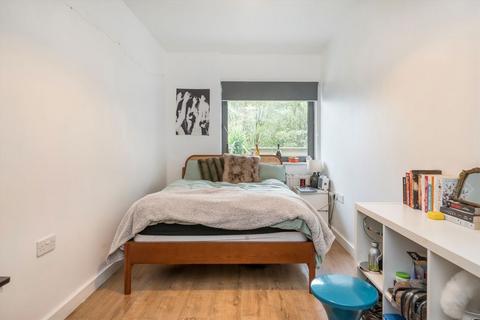 3 bedroom flat to rent, Barking Road, London E16