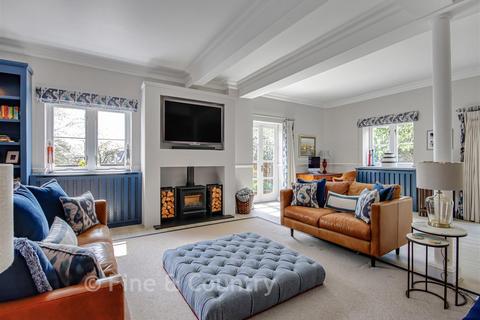 4 bedroom link detached house for sale, Horns Lodge, Tonbridge TN11