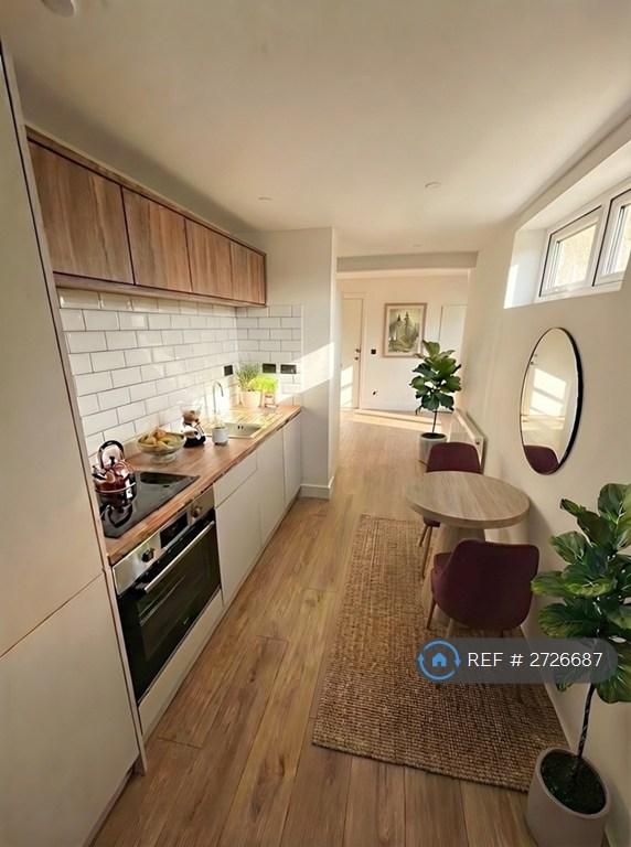 Studio 6 - Kitchenette Dining Area