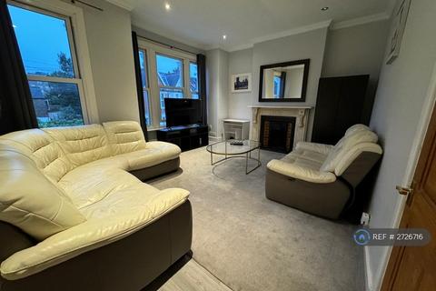 3 bedroom flat to rent, Brancaster Road, London, SW16