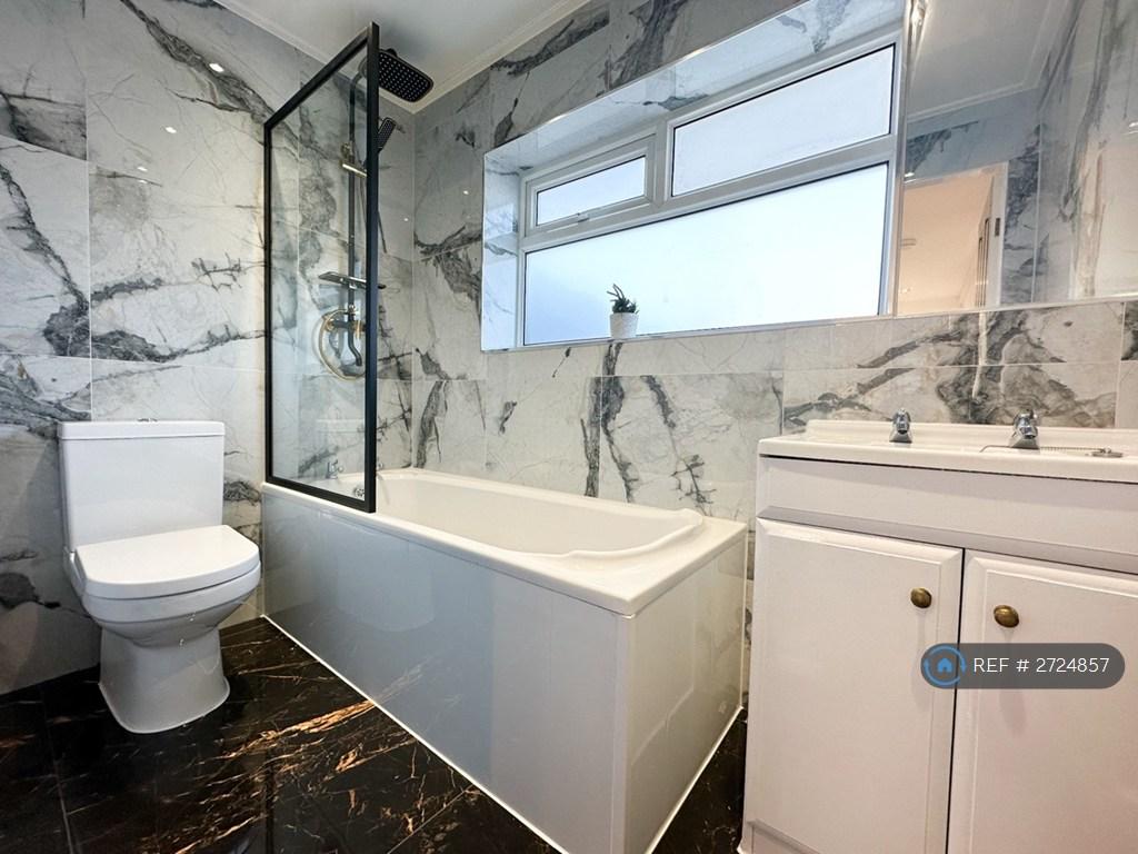 Bedroom 2 - Ensuite